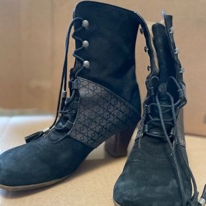 Fluevog lace up boots